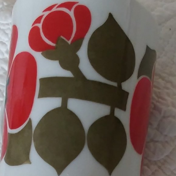 RETRO 1960-1970 PEDESTAL PORCELEIN COFFEE MUGS (2)  WHITE WITH ORANGE FLOWER - Picture 13 of 14